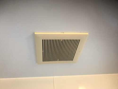 吸い込みの悪化した浴室換気扇　ナショナルFY-24C1
